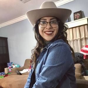 Meet your Posher, Yessenia